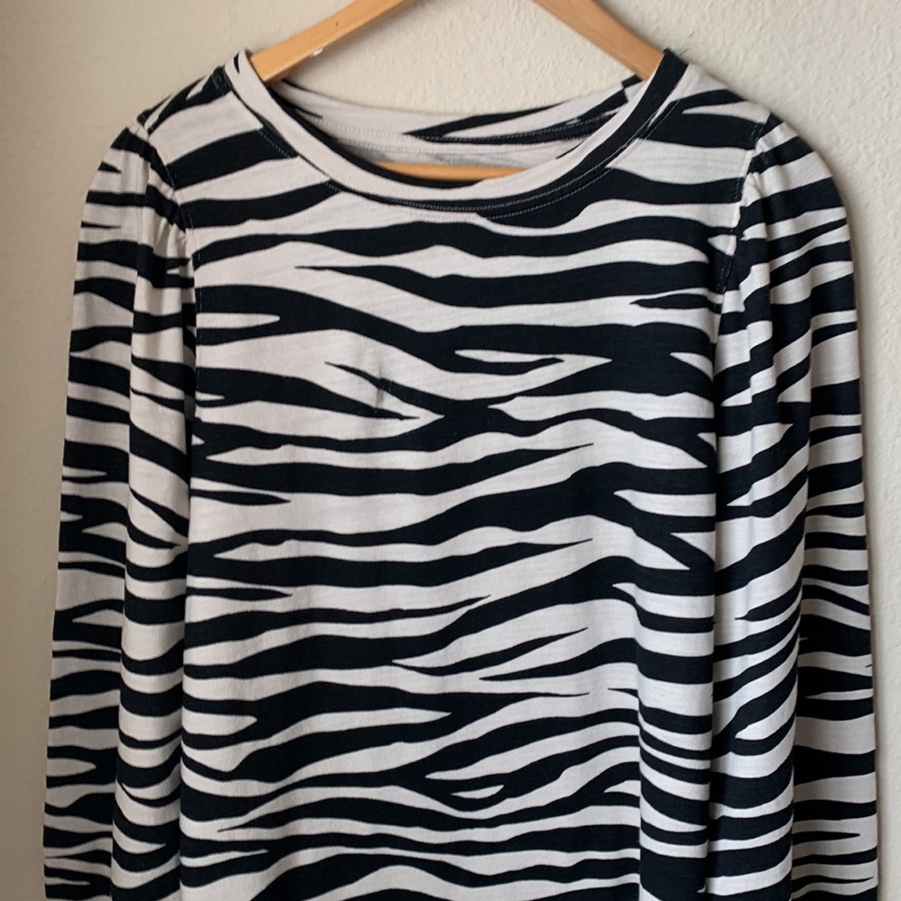Loft Zebra 🦓 print, puff sleeve sweatshirt - Picture 2 of 10